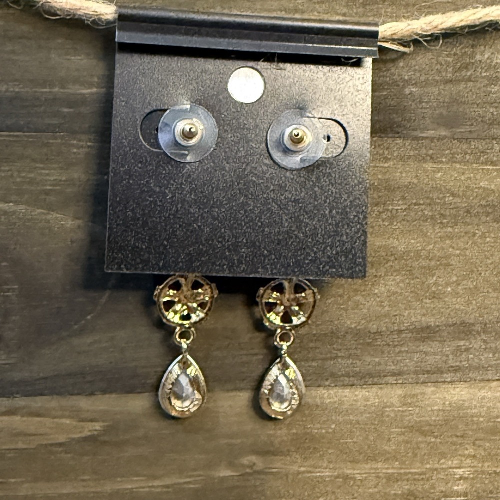 Saks Fifth Avenue Green Gemstone Water Drop Dangling Pierced Earrings New - Picture 4 of 4